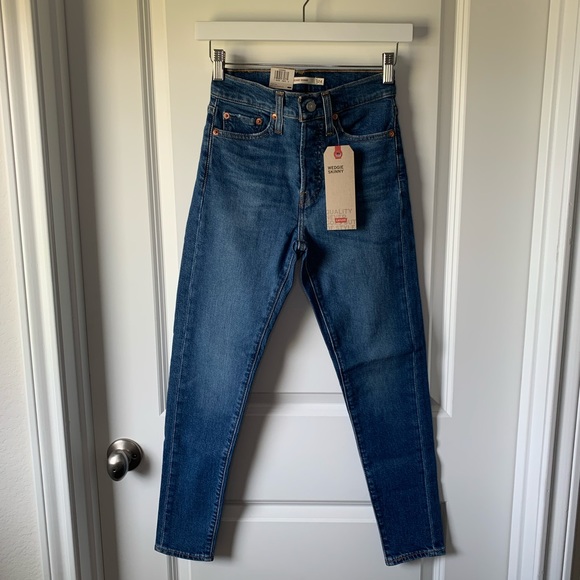 ⭐️ Levi’s wedgie fit skinny jean in devil medium wash - Picture 10 of 13